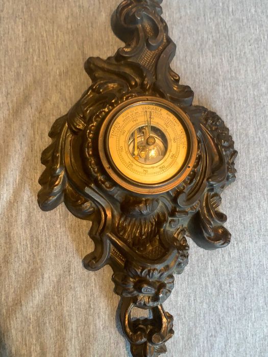 стар масивен бронзов барометър