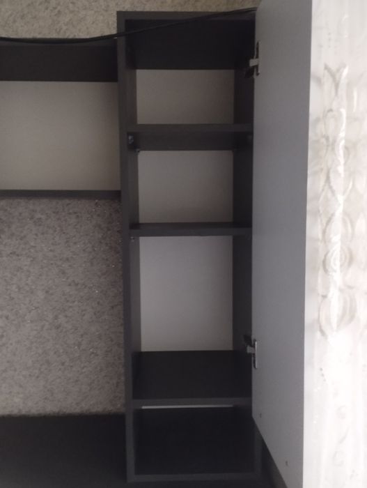 Компьютерный стол привезён с России срочно