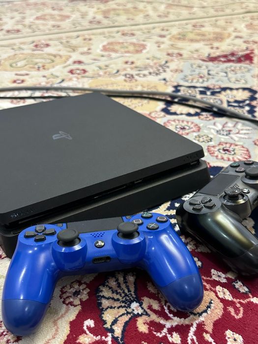 Playstation 4 slim