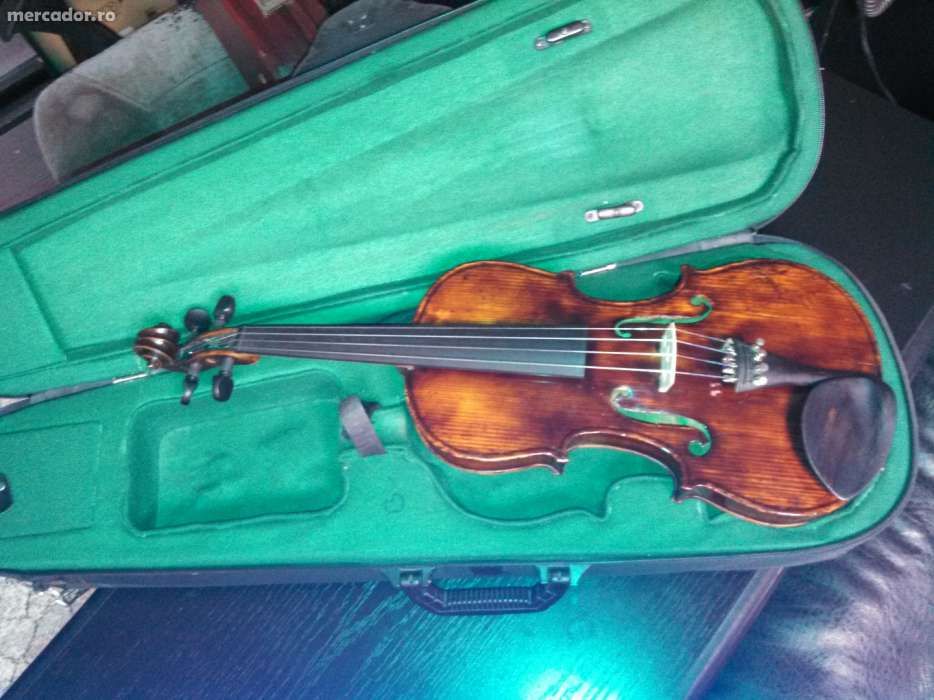 Vând vioară 4/4, veche, 100ani, Germania, model Stradivarius 1723