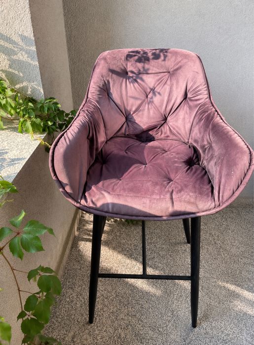 Scaun de bar tapițat, catifea – 120 lei/buc. (negociabil)