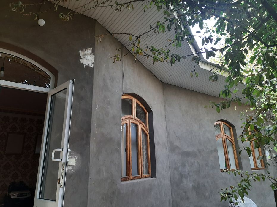 Продается дом в центре Назарбек, 100 метрах от главной дороги