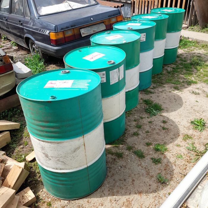 BUTOI = din tablă 220 L .