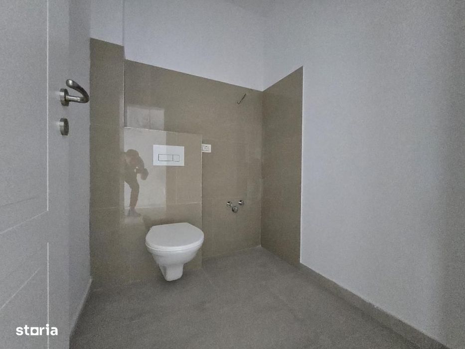 De vanzare Apartament 3 camere, zona Centru Bloc Nou.