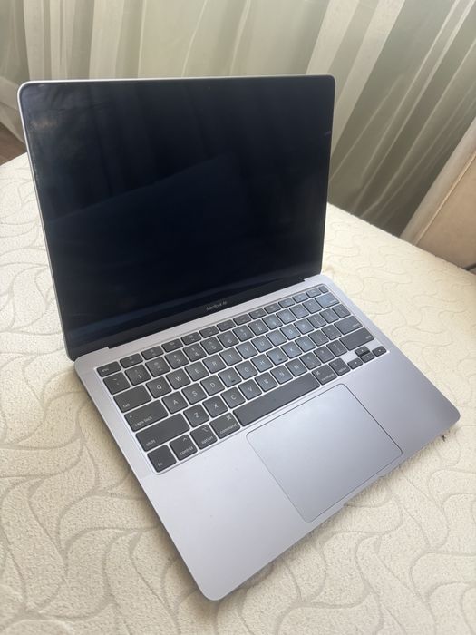 MacBook Air M1 13’ core i5 ssd 256