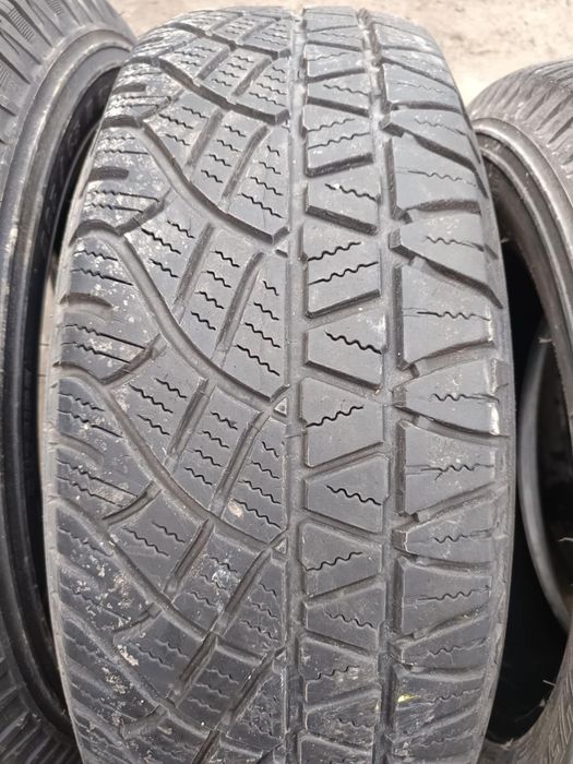 225/65/17 4ри броя Michelin Latitude cross.Гумите са в много...