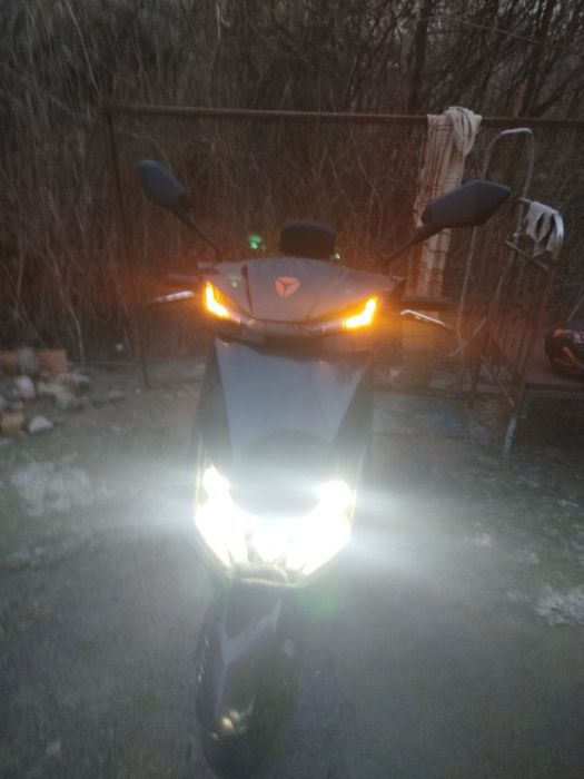 Skutr elektroni sotladi