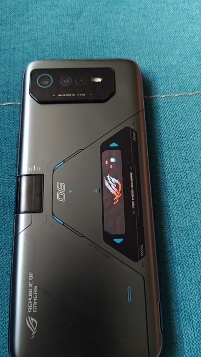 Продавам Asus Rog Phone 6D Ultimate 16Gb ram 512Gb storage