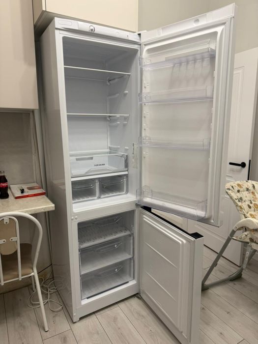 Холодильник indesit б/у
