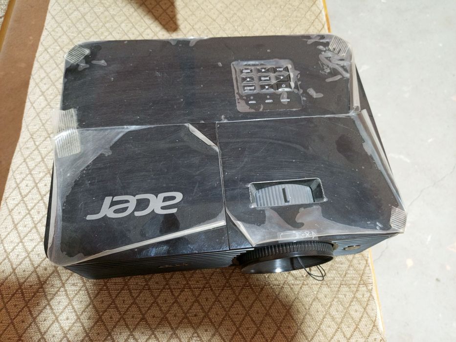 Продаётся компьютеры,принтер,проектор и экран !