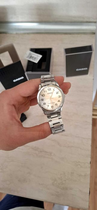 Часовник casio водоустоичив