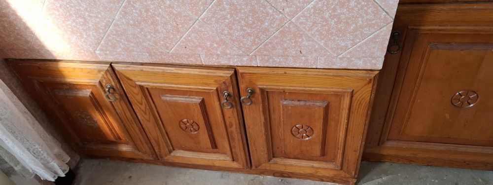 Кухненски шкафове масив