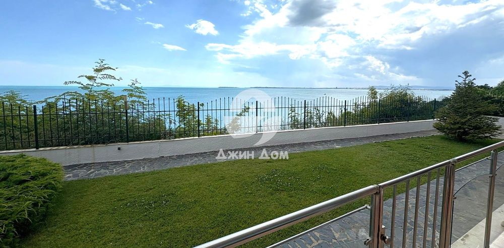 Двустаен апартамент с ПАНОРАМА МОРЕ в к-с "Корал Бийч", гр. Свети Влас