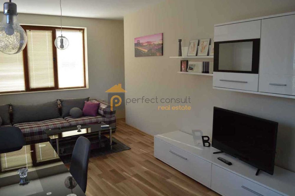 Дава се под наем Тристаен апартамент в Пловдив, Кючук Париж - 120 кв.м за 458.49 € - Снимка #1