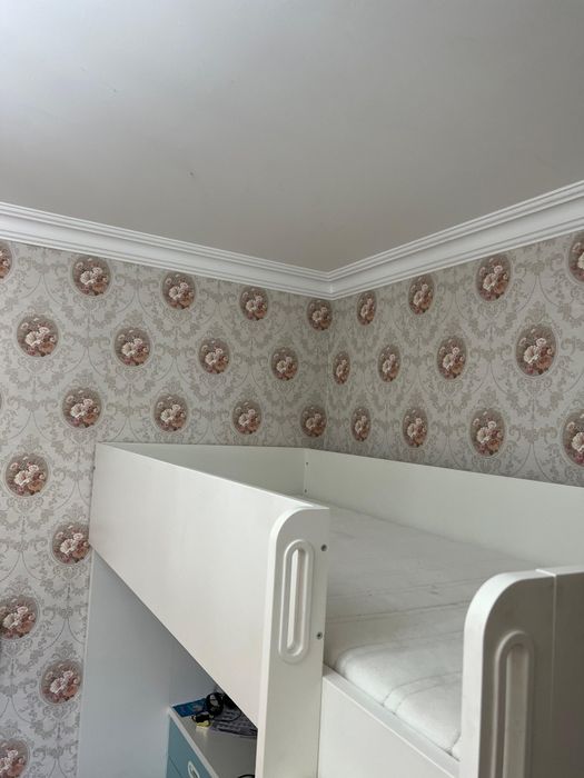 Детская кровать,стол,шкаф