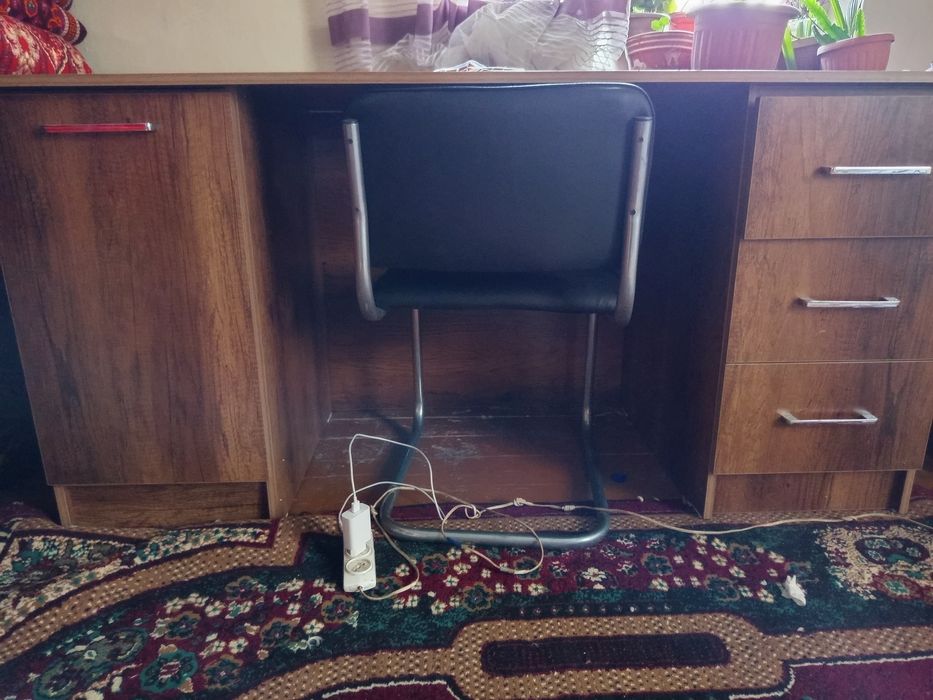 Offisni parta stol va stular