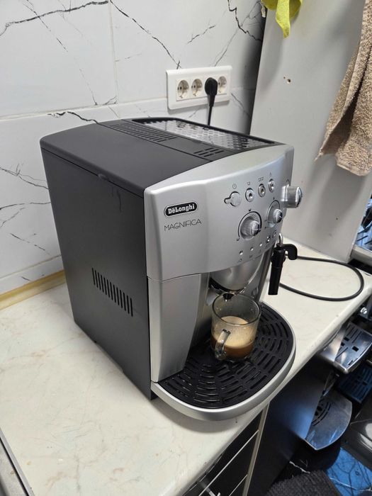 Espressor Automat DeLonghi Magnifica ESAM4200.S Aparat cu Cafea Boabe