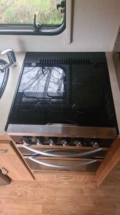 Бърза продажба: Каравана Lunar Clubman 2011 SI – Отлично състояние