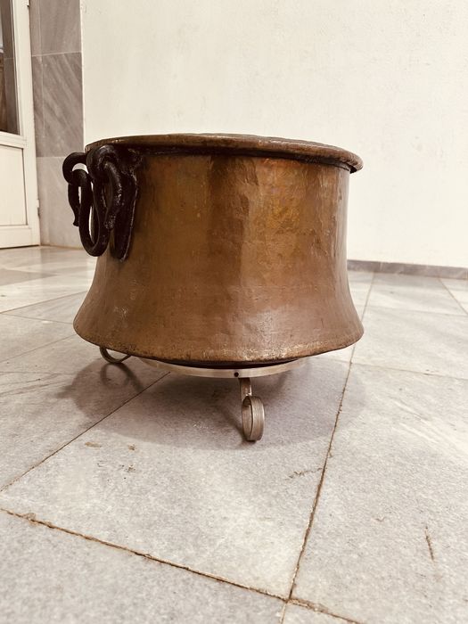 Античен датски меден съд / казан с поставка