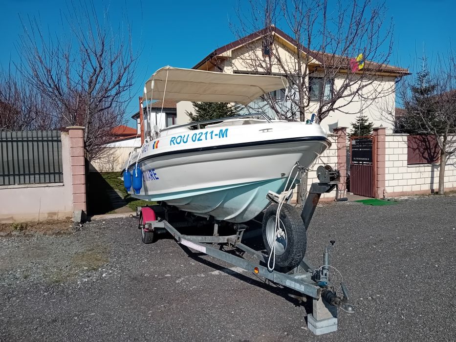 Barca de viteza de lux