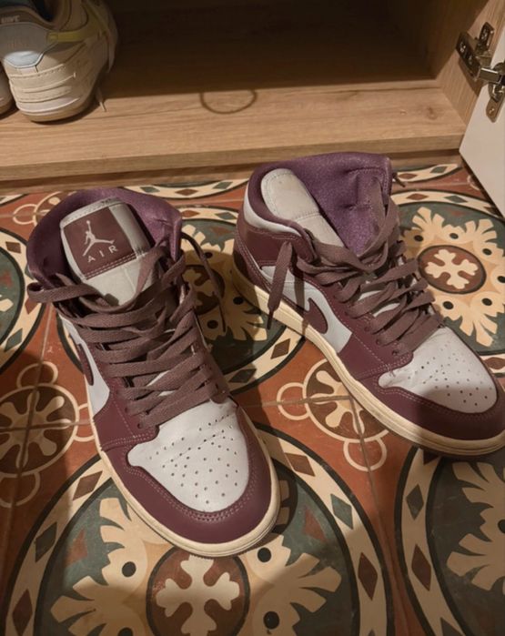 Jordan 1 mid, marimea 39