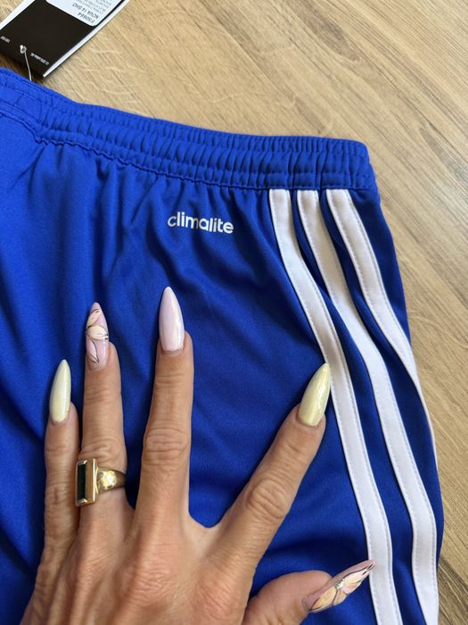 Оригинални нови  два цвята мъжки къси панталони Adidas ! XS