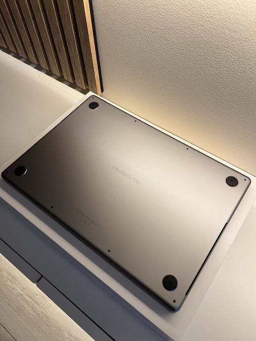 MacBook Pro 16'' (2021) - M1 Pro, 16GB RAM - IMPECABIL - Full box