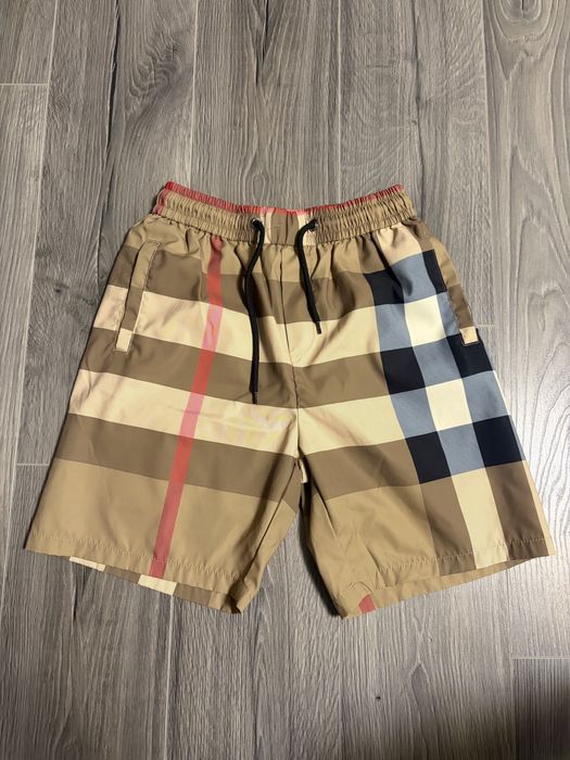 Burberry шушлекови къси гащи тип бански.