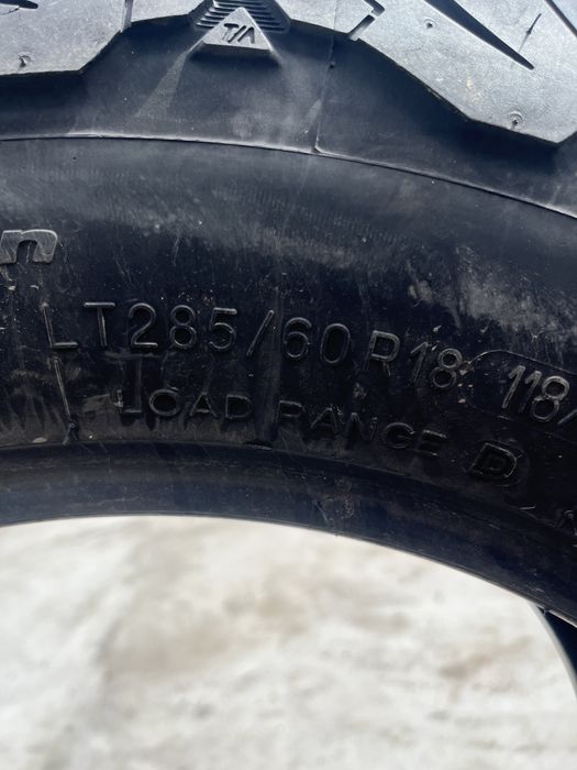 Продам шины 285/60 r18 на TLC