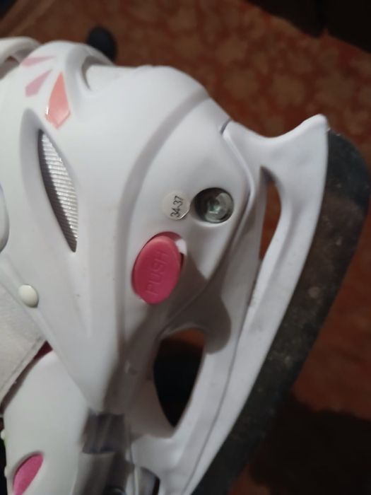 Продам коньки 10000