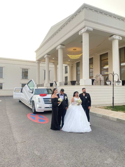 Limuzina de inchiriat Cadillac Escalade Inchiriez Limuzina