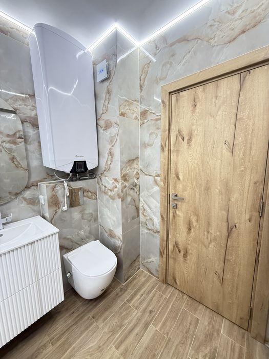 Продава се Тристаен апартамент в к.к. Св.Св. Константин и Елена - 90 кв.м за 1502 €/кв.м - Снимка #1