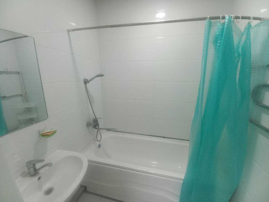 Город Навои продается 2-комн. 3-й эт. от дома Янги Хаёт (Водакачка)