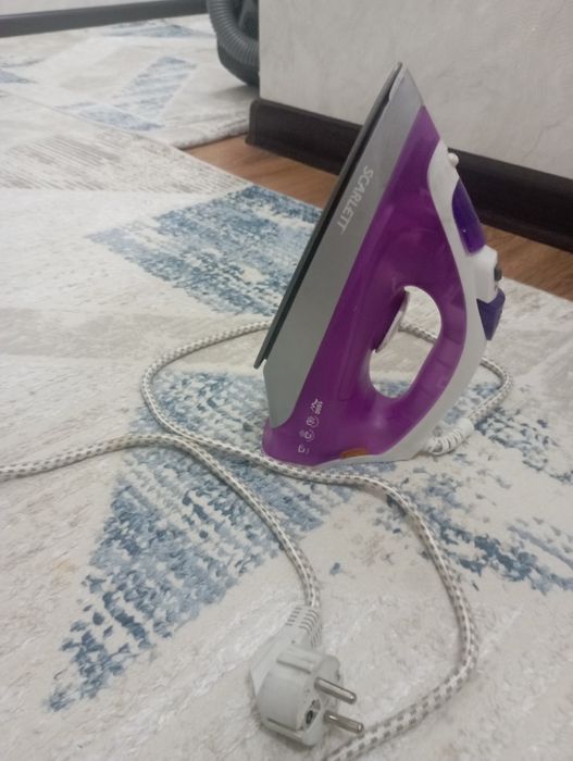 Продаем утюг Scarlett