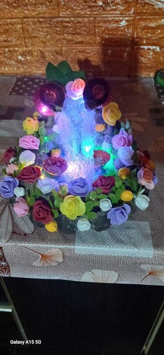 Cascada  cu led si trandafiri din sapun