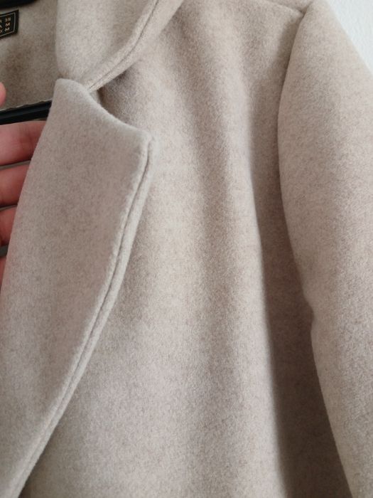 Ново бежово палто