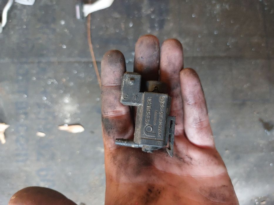 Вакуум клапан е90 е91 бмв  2.0д 177кс bmw e90 e91 2.0d