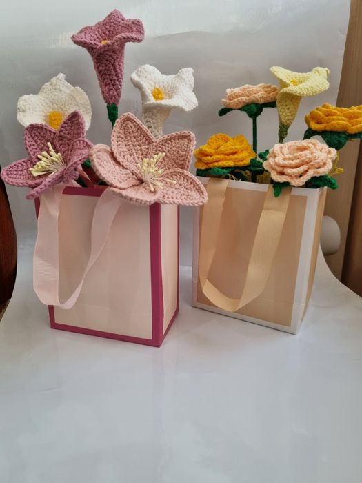 Плетени цветя на една кука