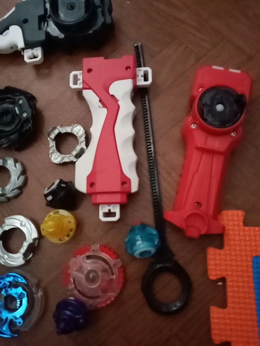 Бэйблейд 12500 есть железные