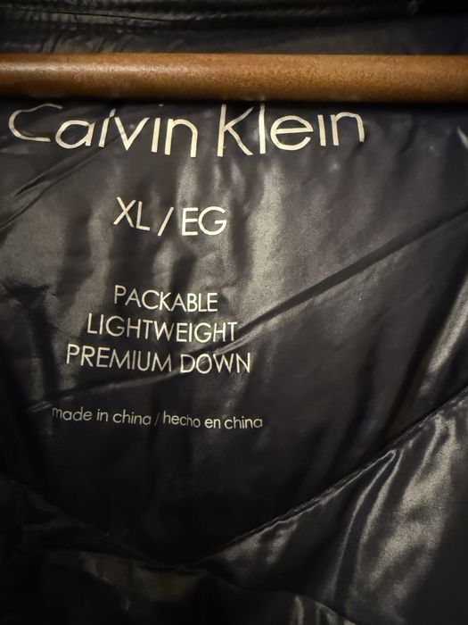 Тъмносиньо пухено яке Calvin Klein