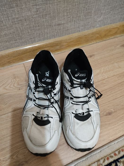 Кроссовки фирменые размеры 42 и 41