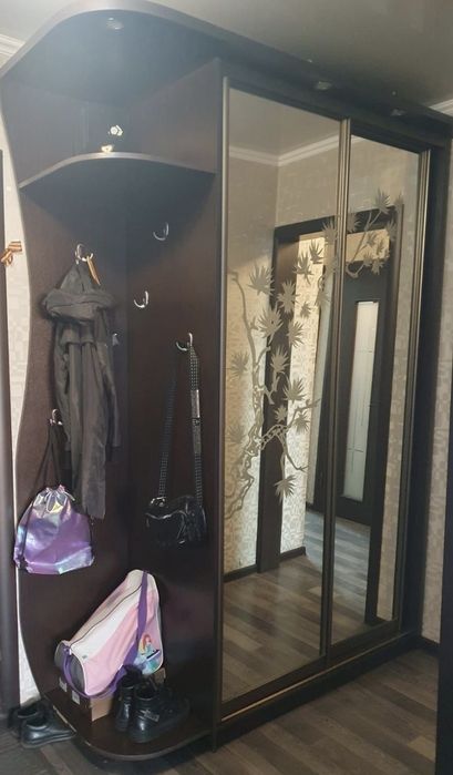 Продам шкаф в прихожую