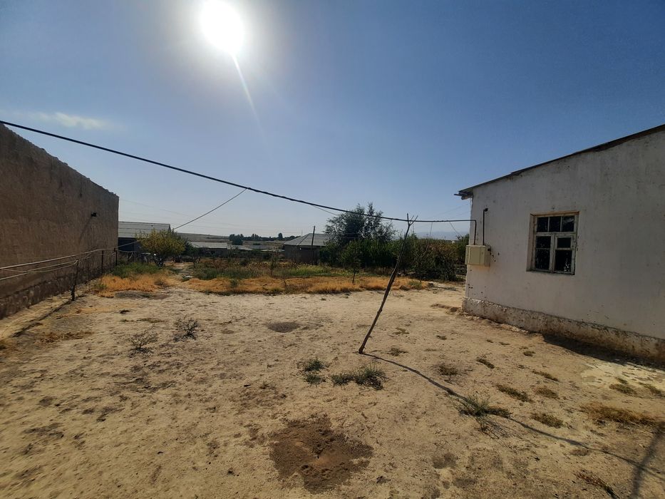 Dacha sotiladi. Forish tumani. Xonbandi shaharchasi. Bodomzor mahalla