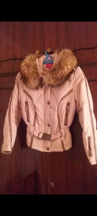 Продам куртку женскую.
