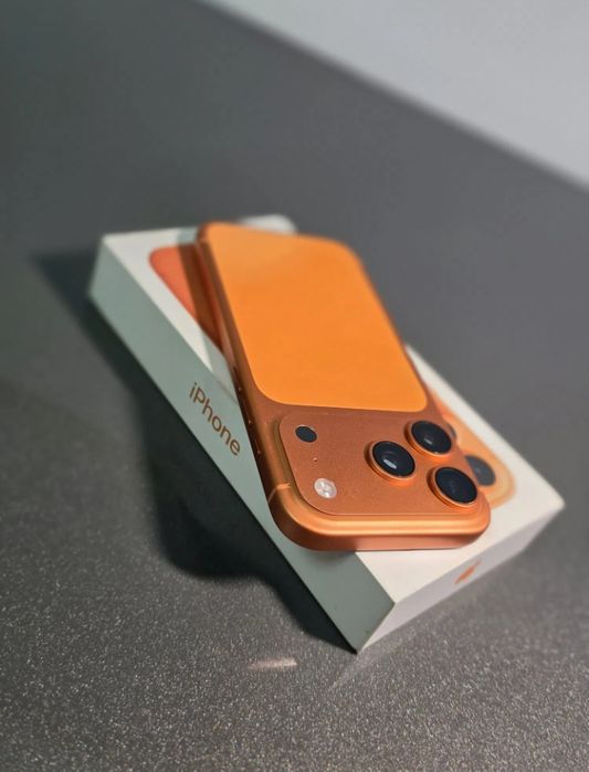 Iphone 17 pro  foarte bun nicio urma de zgârieturi  capacitatea bateriei 98% vând doar cu bani înainte am nevoie de bani urgent