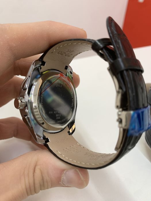 Наручные часы с кожанными ремешками