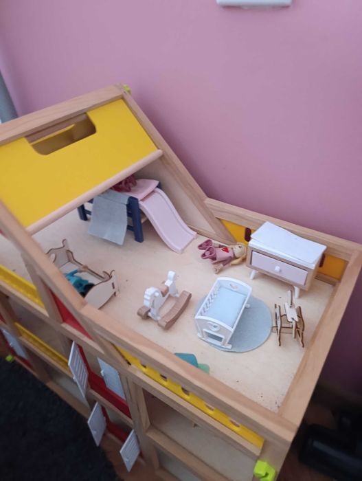 Къща за кукли с мебели