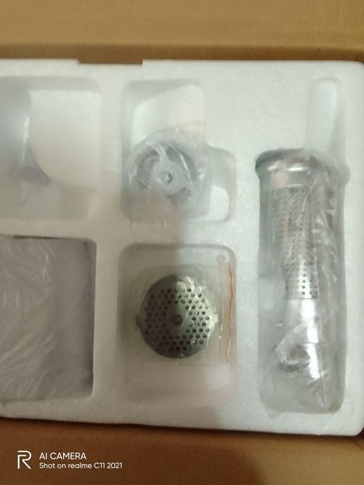 Vând mașină de tocat carne nouă