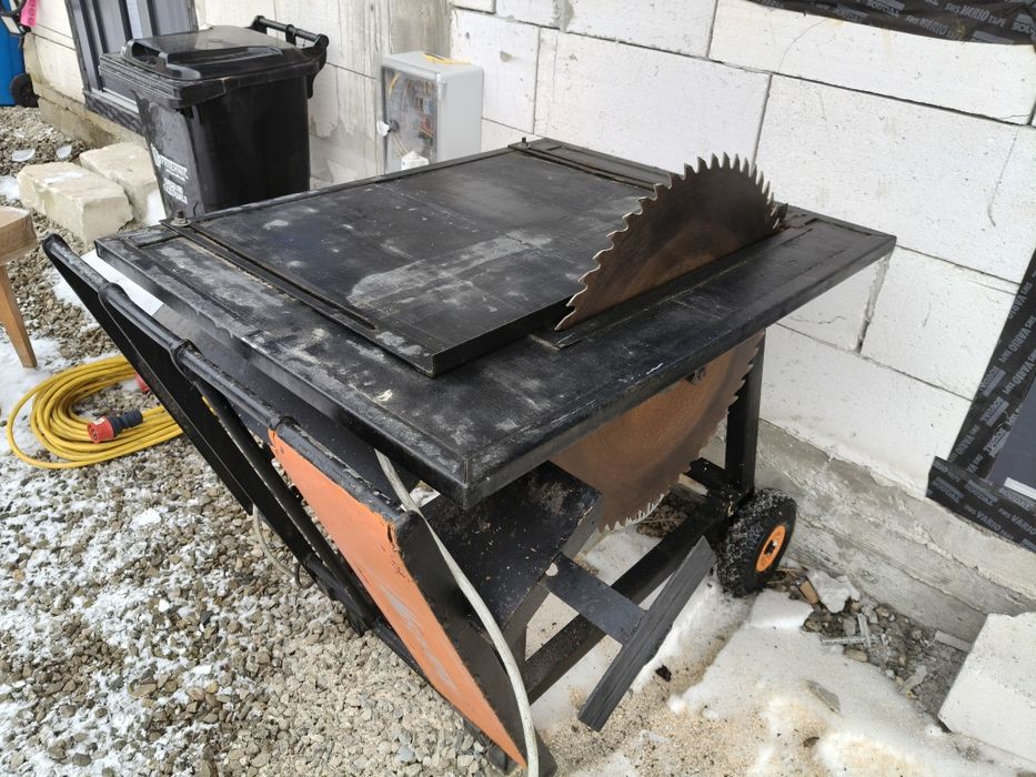 Fierăstrău circular