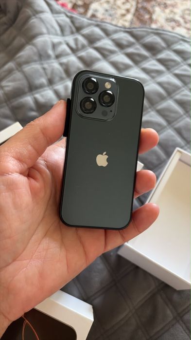 Смартфон в стиле iPhone 16 Pro Max (Android)